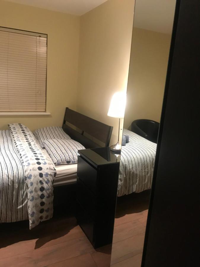 Studio-1-Staines/Heathrow/London-Own Entrance Экстерьер фото