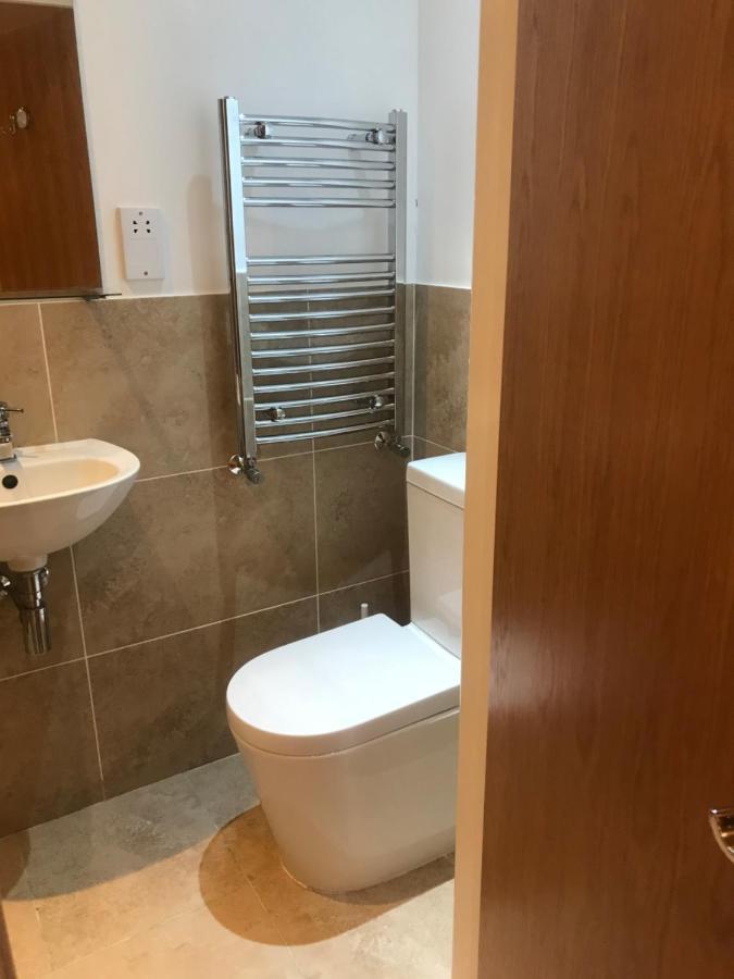Studio-1-Staines/Heathrow/London-Own Entrance Экстерьер фото