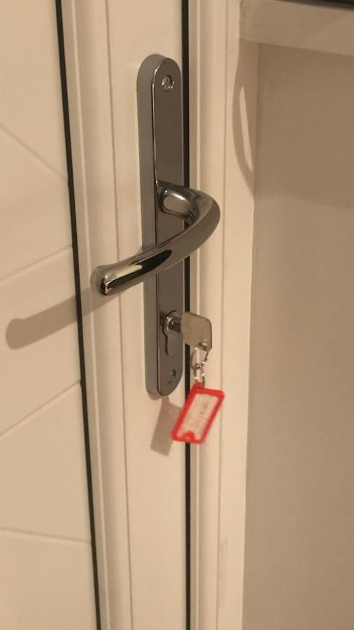 Studio-1-Staines/Heathrow/London-Own Entrance Экстерьер фото
