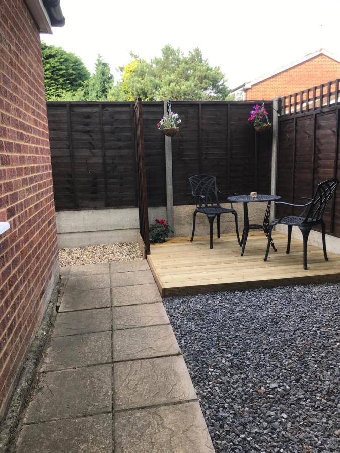 Studio-1-Staines/Heathrow/London-Own Entrance Экстерьер фото