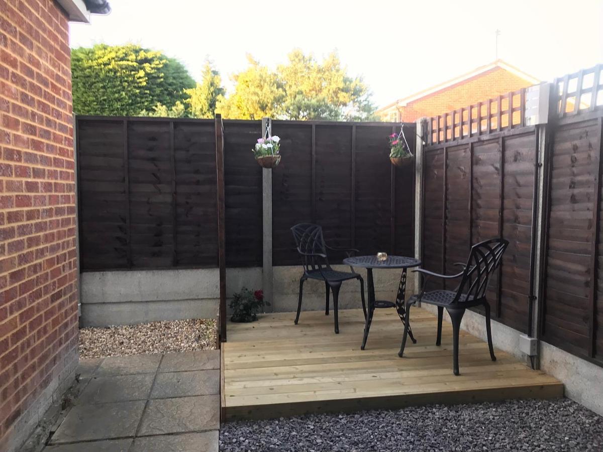 Studio-1-Staines/Heathrow/London-Own Entrance Экстерьер фото
