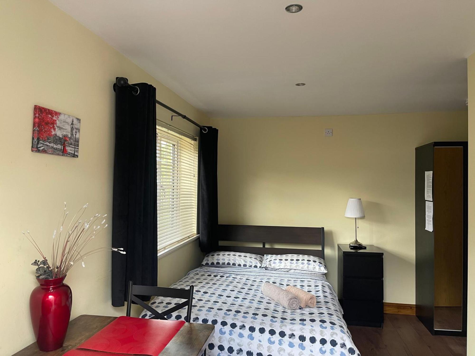 Studio-1-Staines/Heathrow/London-Own Entrance Экстерьер фото