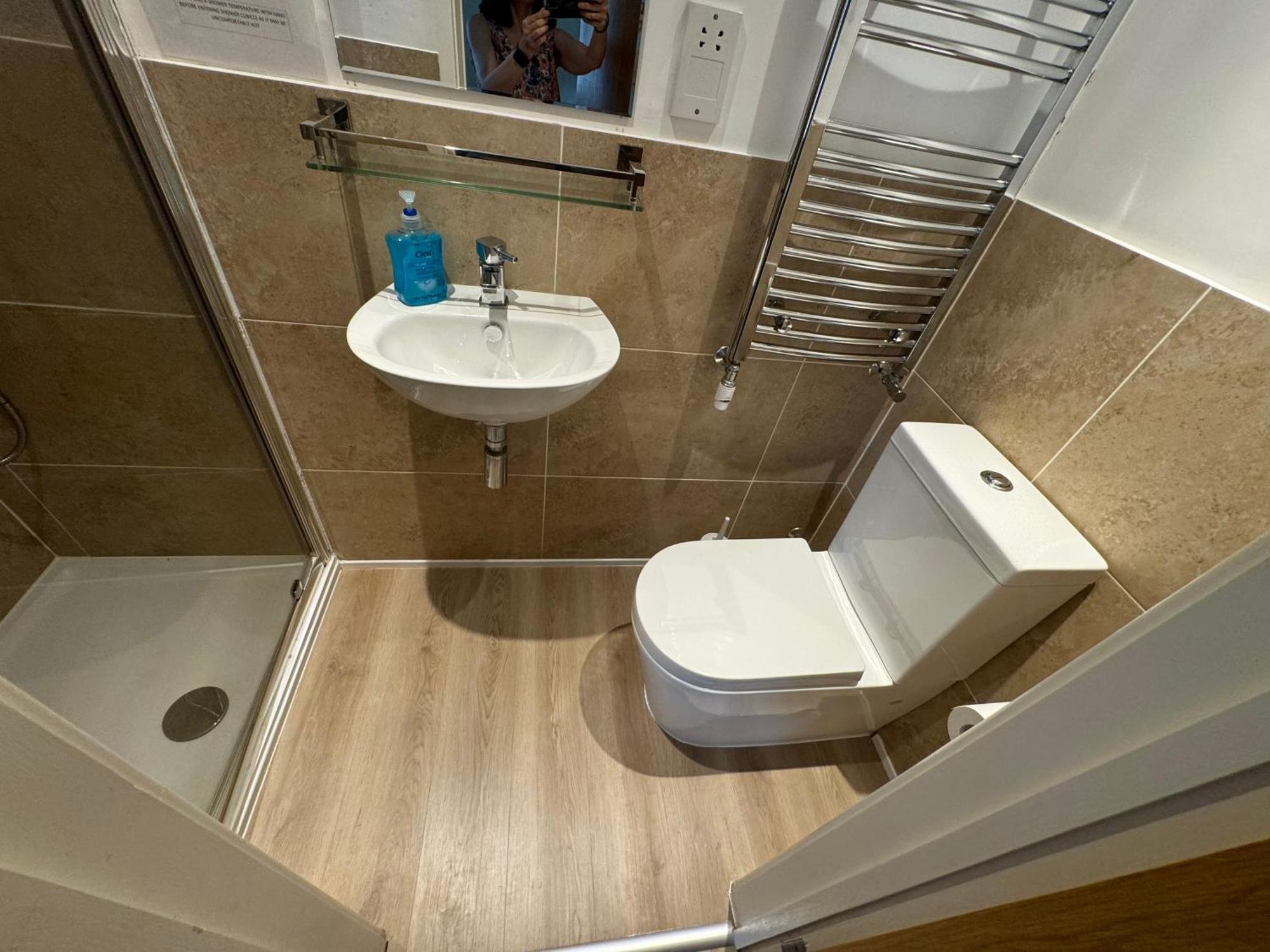 Studio-1-Staines/Heathrow/London-Own Entrance Экстерьер фото